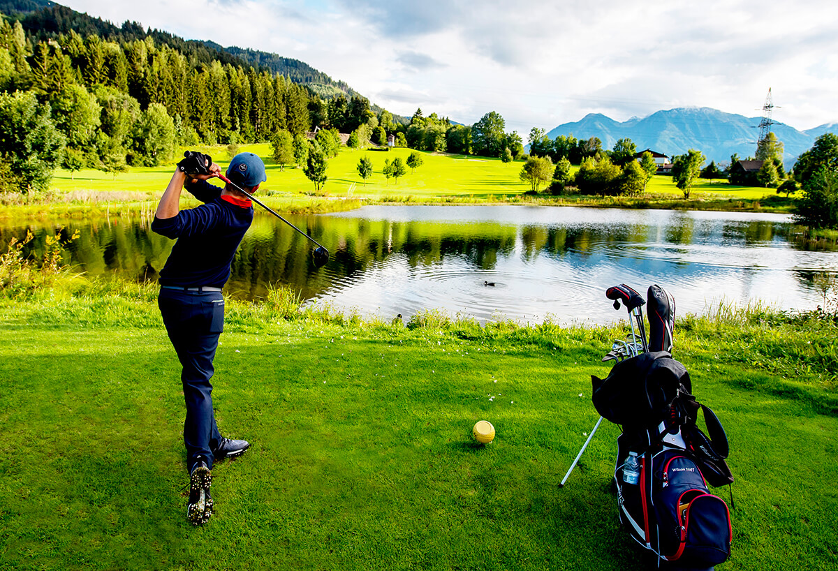 Winter mountains as a backdrop for the OPEN GOLF golf course in St. Johann.